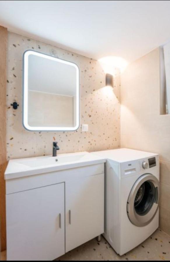 Brand New Apartment Nearby Metro Афины Экстерьер фото